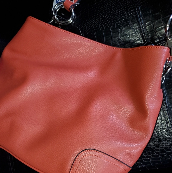 NEW Classic Shoulder Bag - Picture 5 of 5